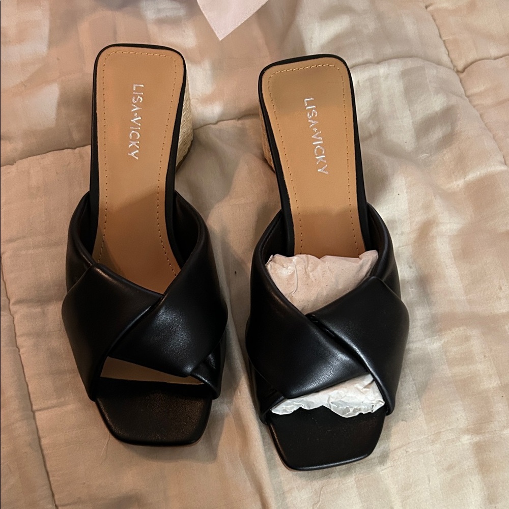 New in‎ box Lisa vicky Black Women's Slide Sandals